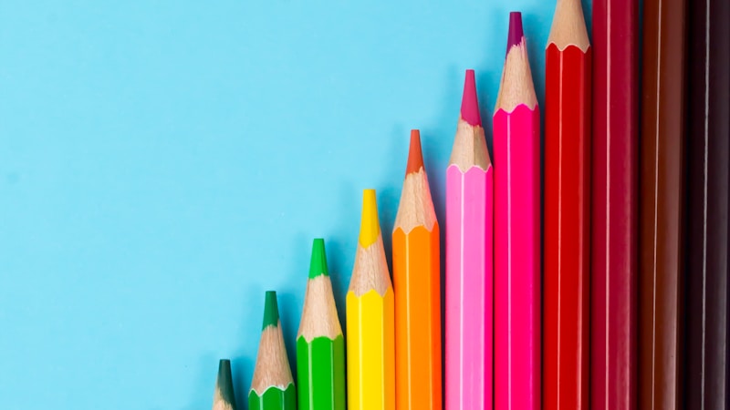小学校で使うのはクーピーと色鉛筆どっち？違い・選び方・おすすめの決め方をやさしく解説